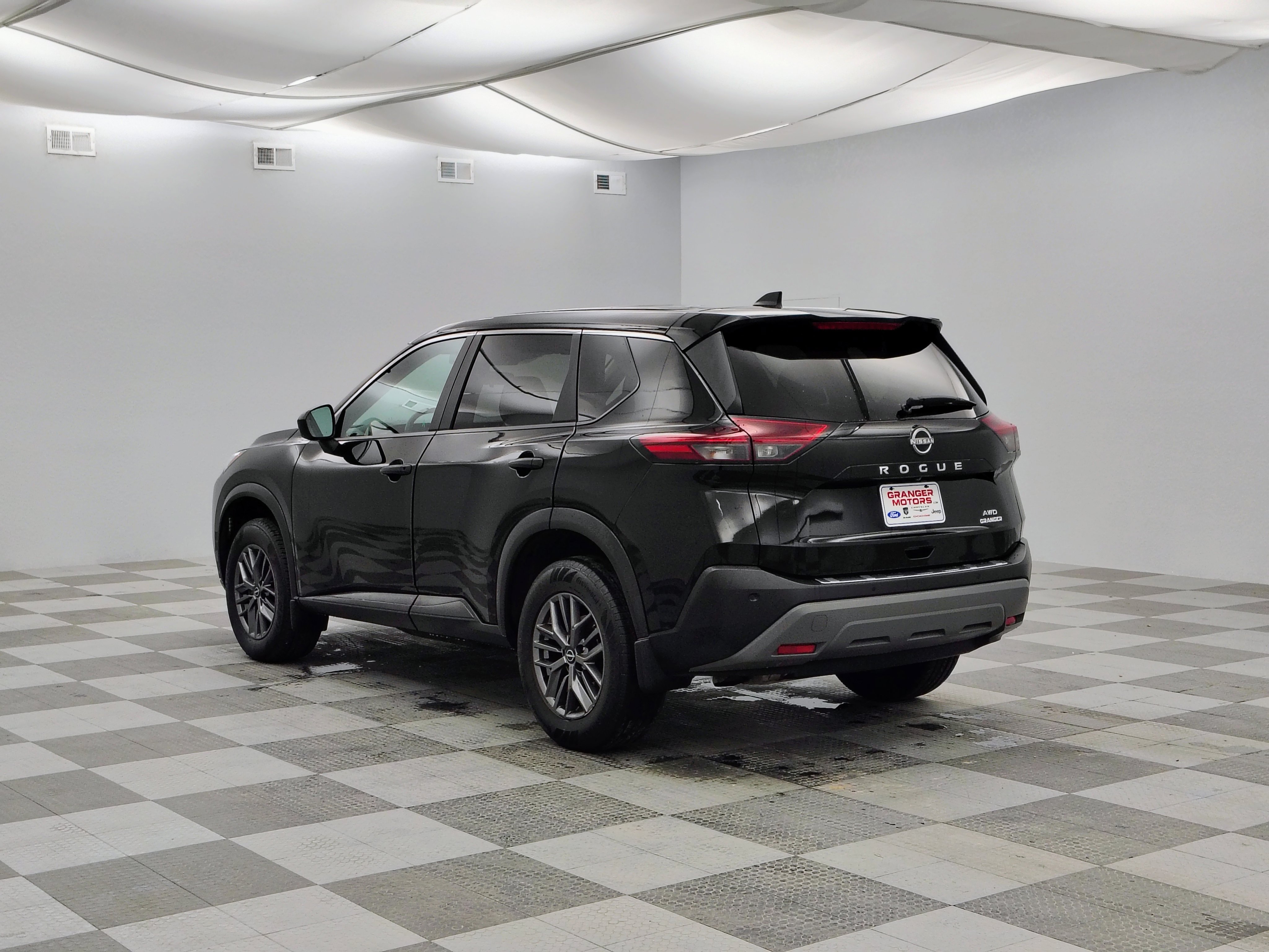 Used 2022 Nissan Rogue S image 6