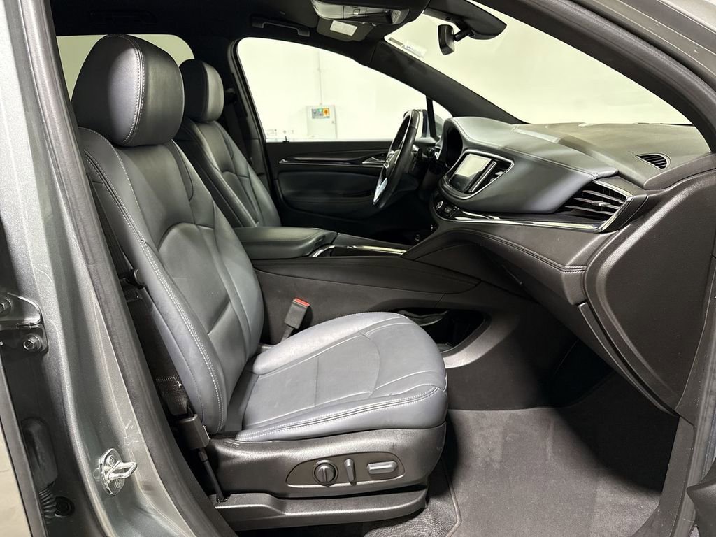 Used 2023 Buick Enclave Essence image 21