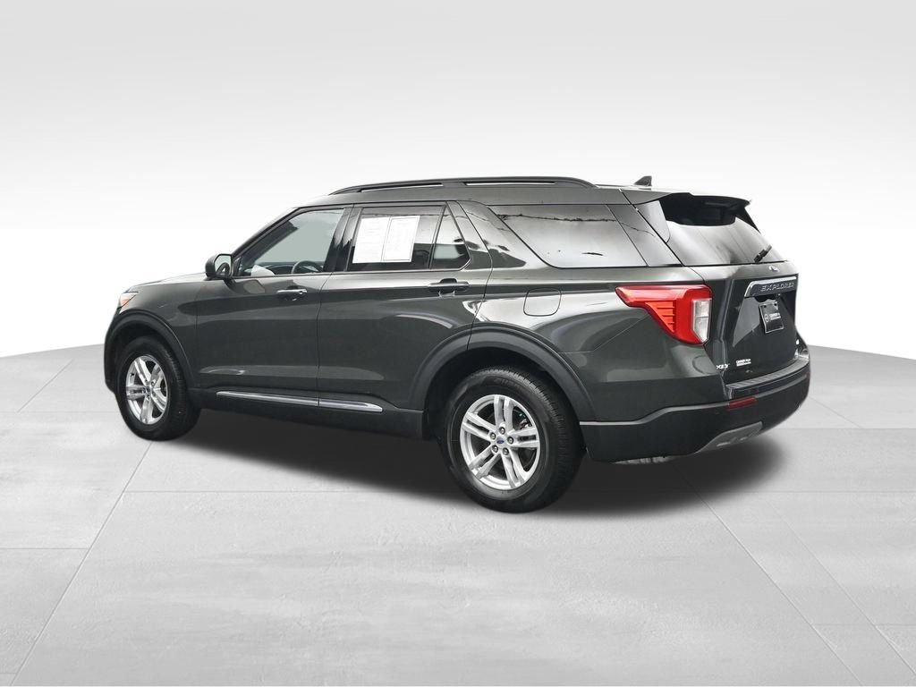 Used 2024 Ford Explorer XLT w/ Equipment Group 202A AWD/4WD image 3