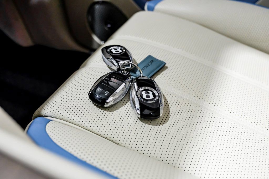 Used 2023 Bentley Bentayga Speed image 64