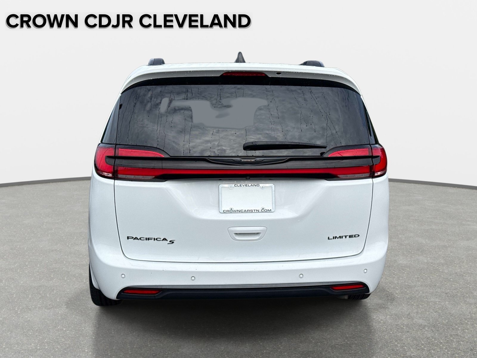 Used 2025 Chrysler Pacifica Limited FWD image 6