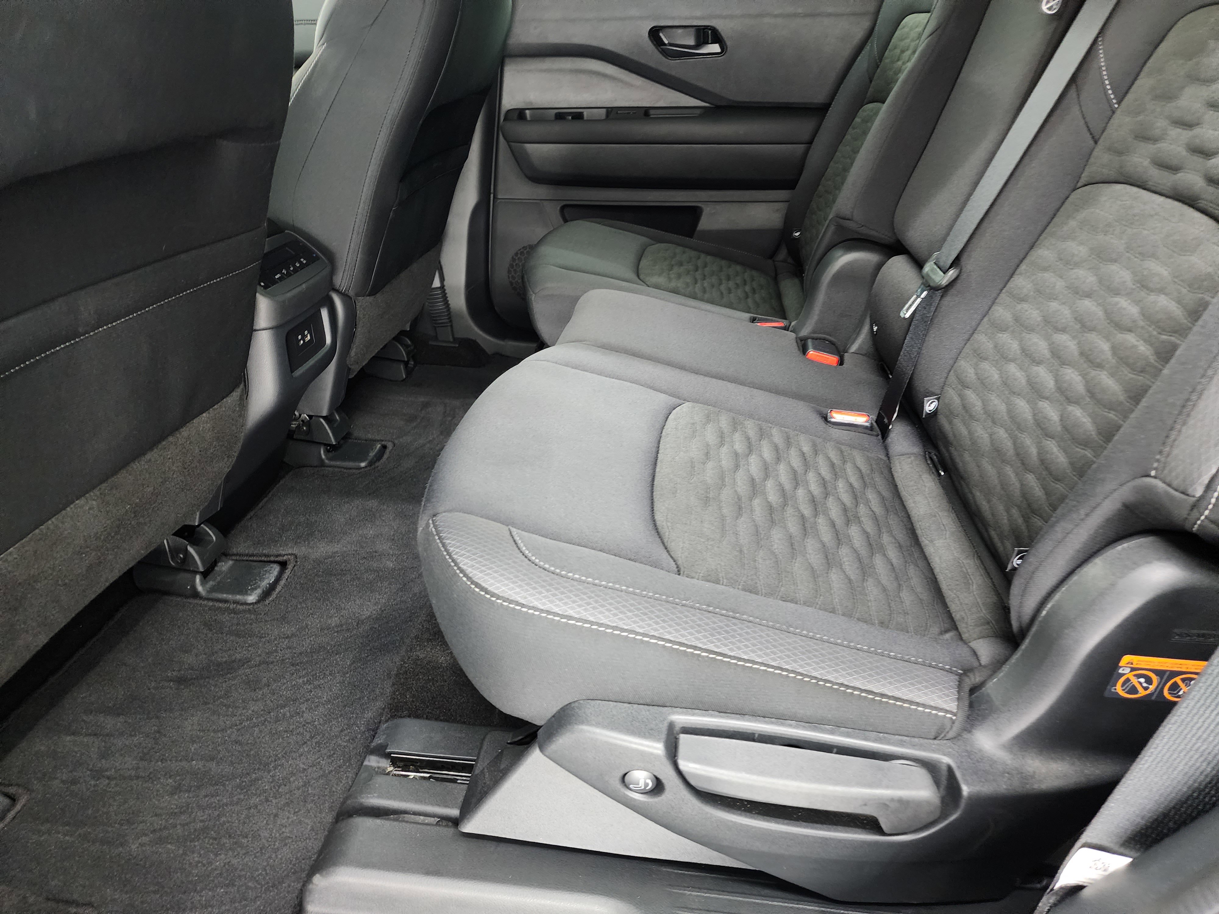 Used 2025 Nissan Pathfinder SV image 32