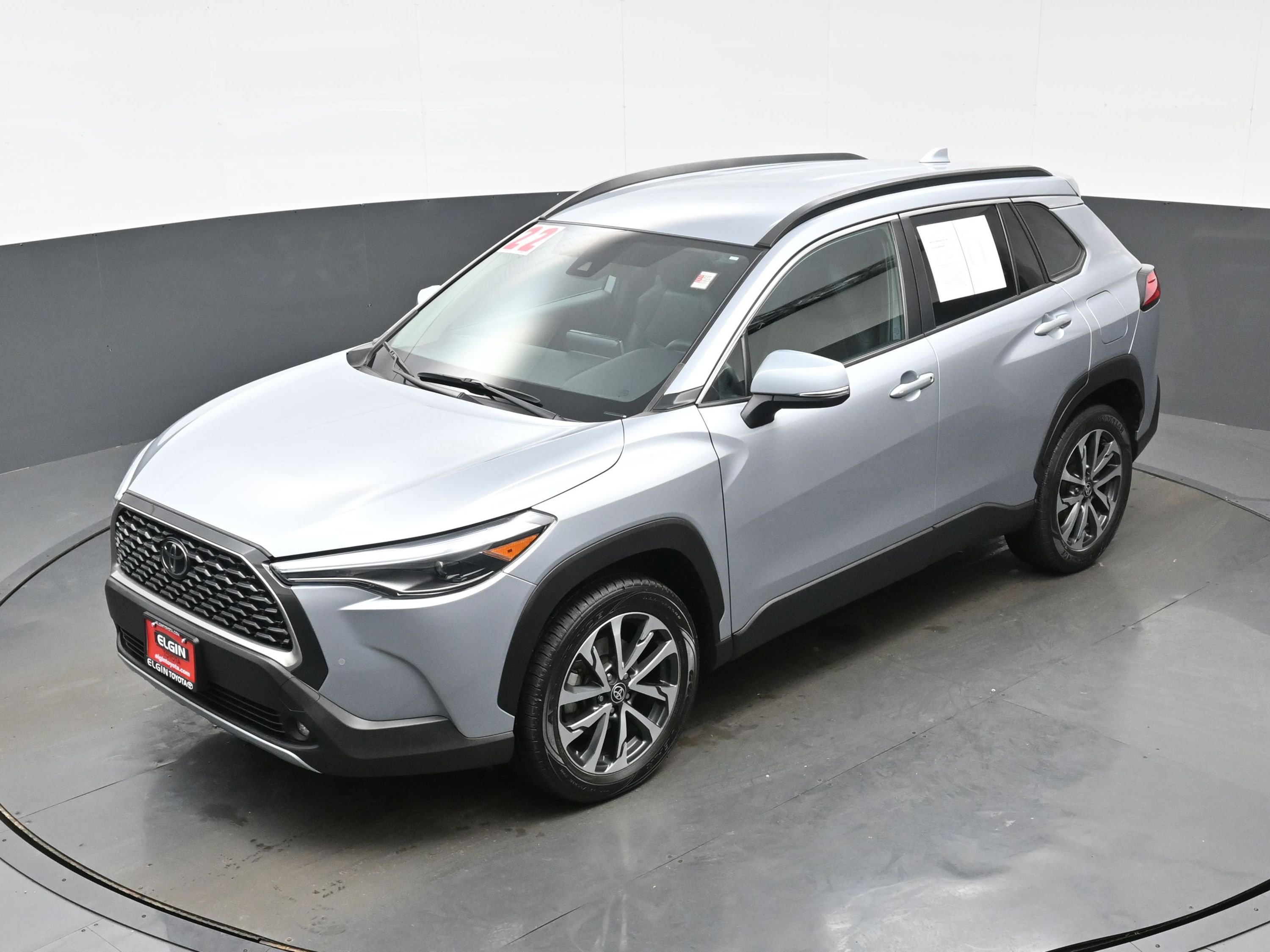 Used 2022 Toyota Corolla Cross XLE image 37