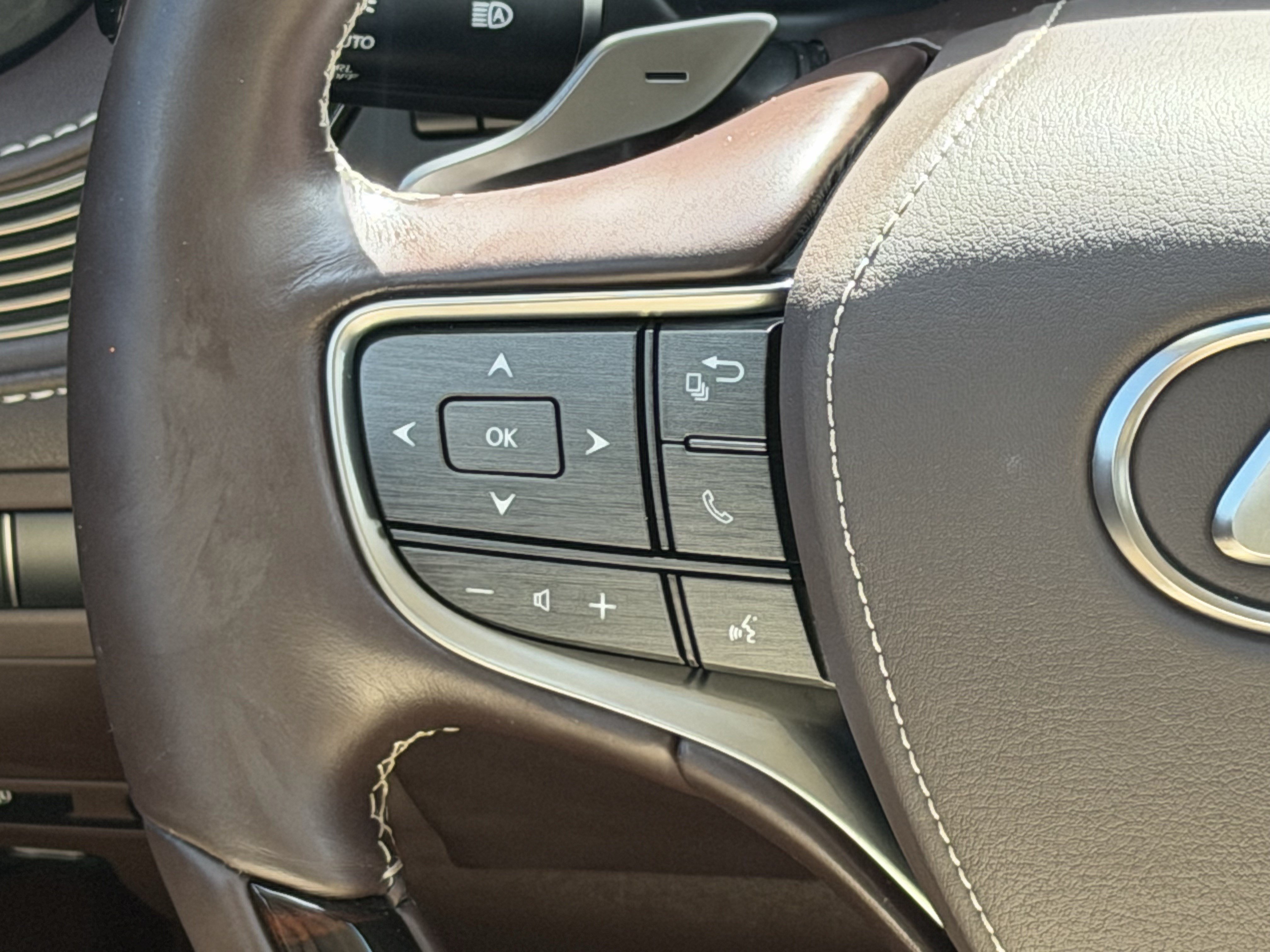 Used 2018 Lexus LS 500 w/ Luxury Package RWD image 14