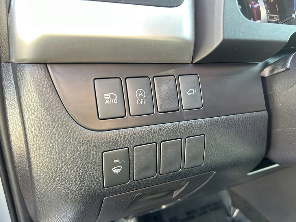 Used 2019 Toyota Highlander XLE AWD/4WD image 36