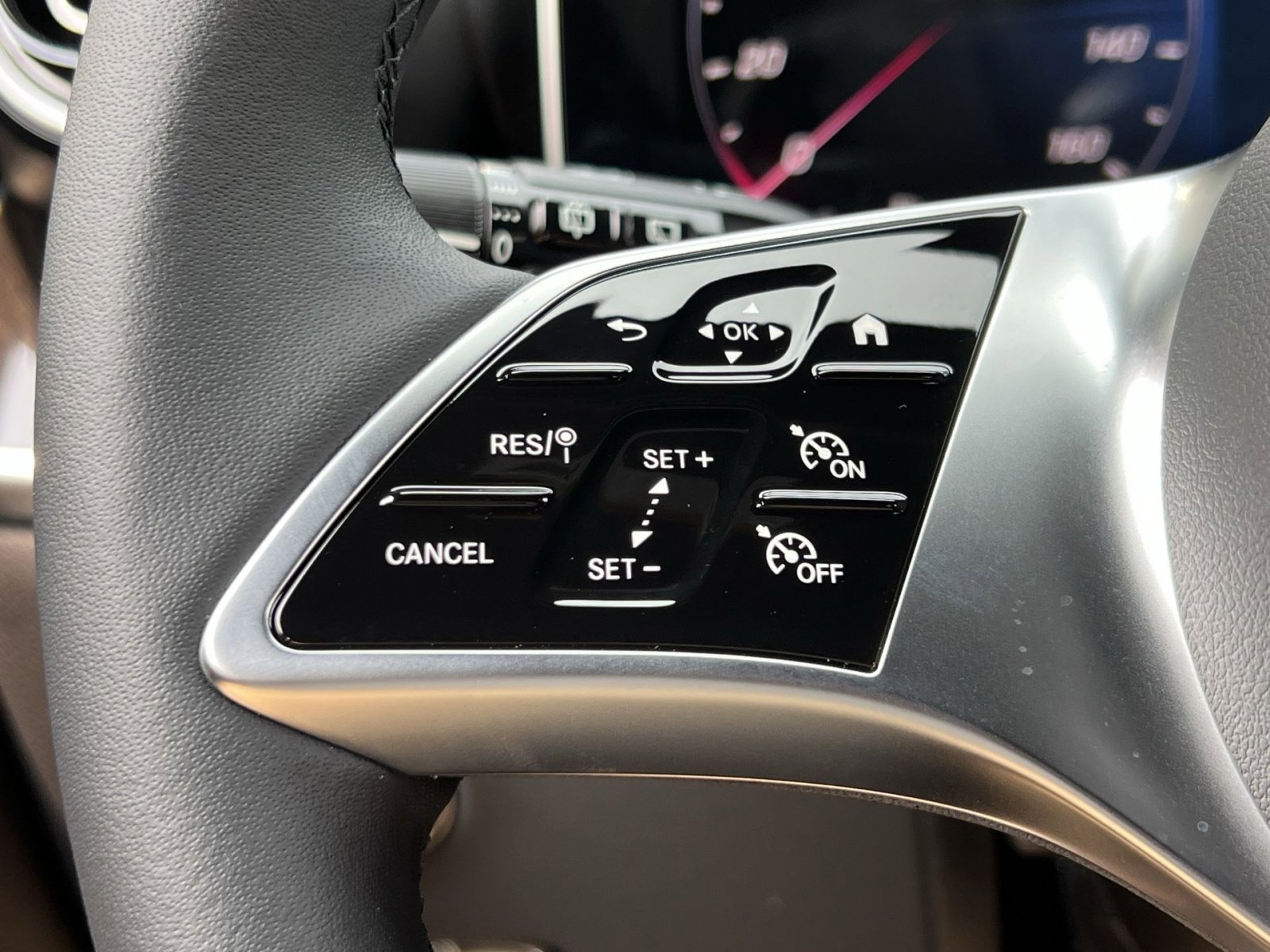 Certified 2025 Mercedes-Benz GLC 300 4MATIC image 30