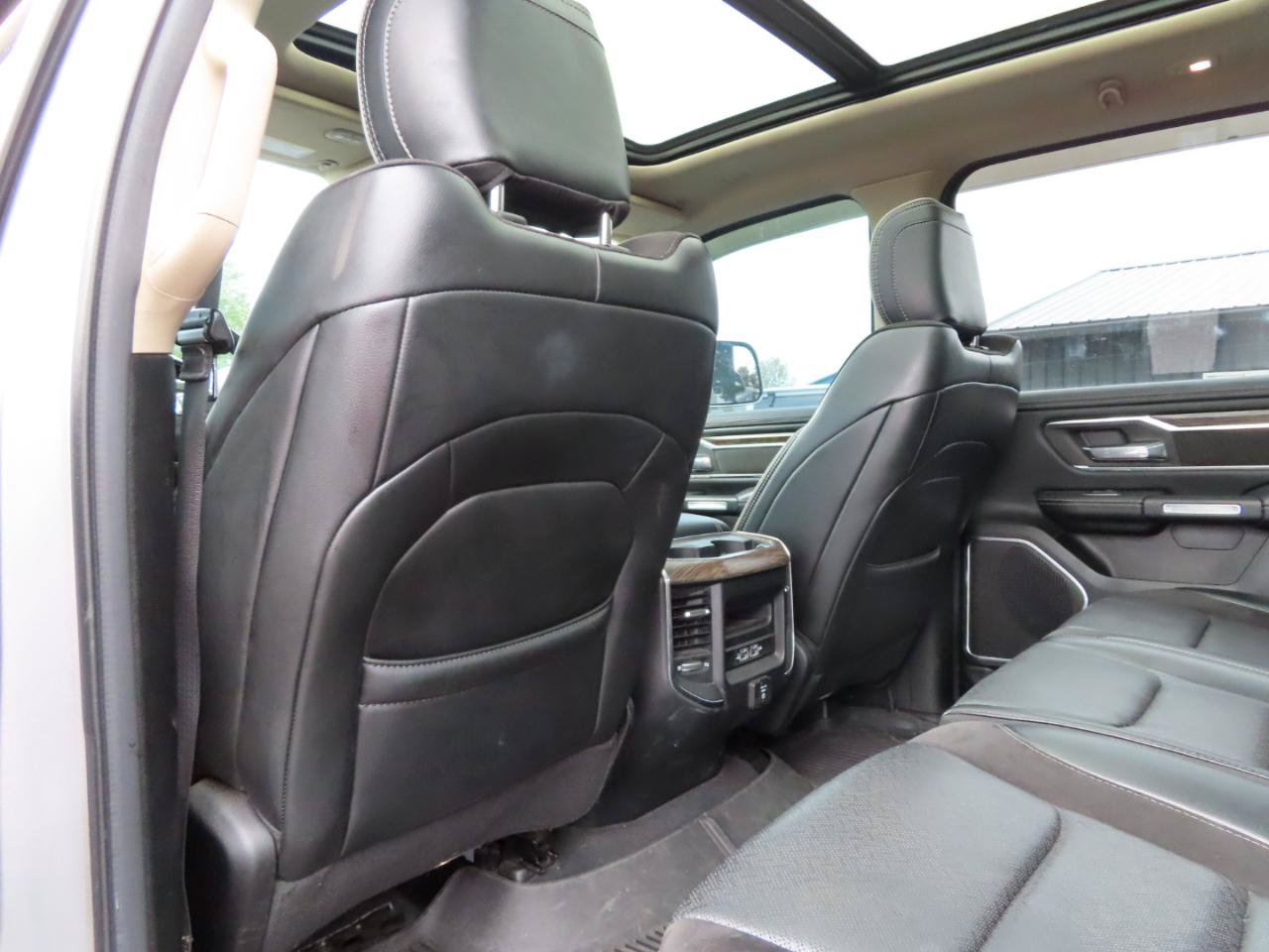 Used 2019 RAM 1500 Laramie AWD/4WD image 31