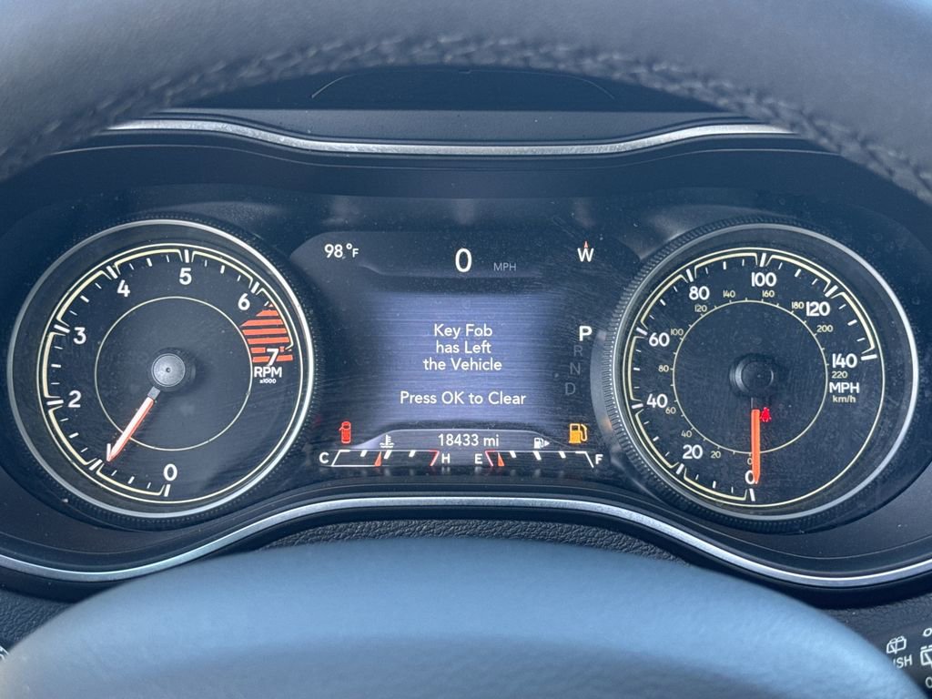 Used 2023 Jeep Cherokee Altitude Lux image 26