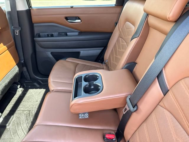 Used 2024 Nissan Pathfinder Platinum w/ Cargo Package AWD/4WD image 18