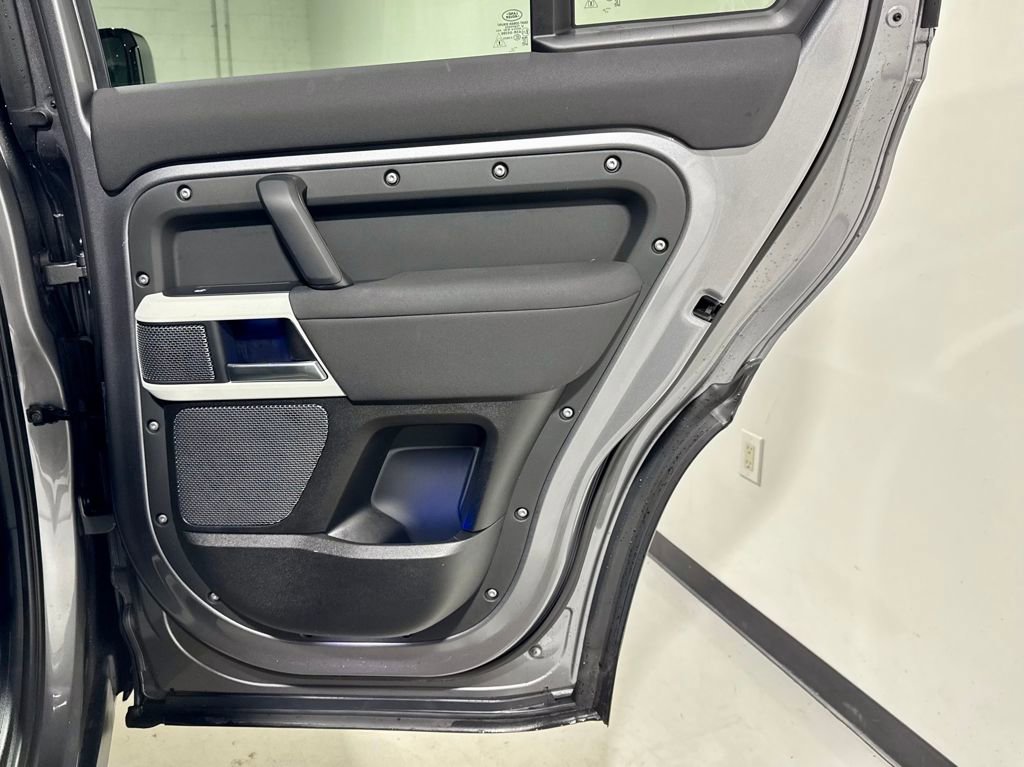 Used 2022 Land Rover Defender 110 S image 32