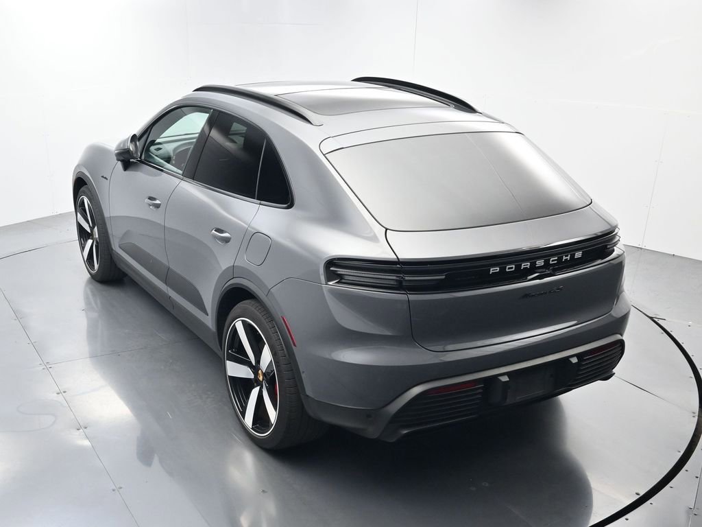 Certified 2025 Porsche Macan 4S Electric AWD/4WD image 35