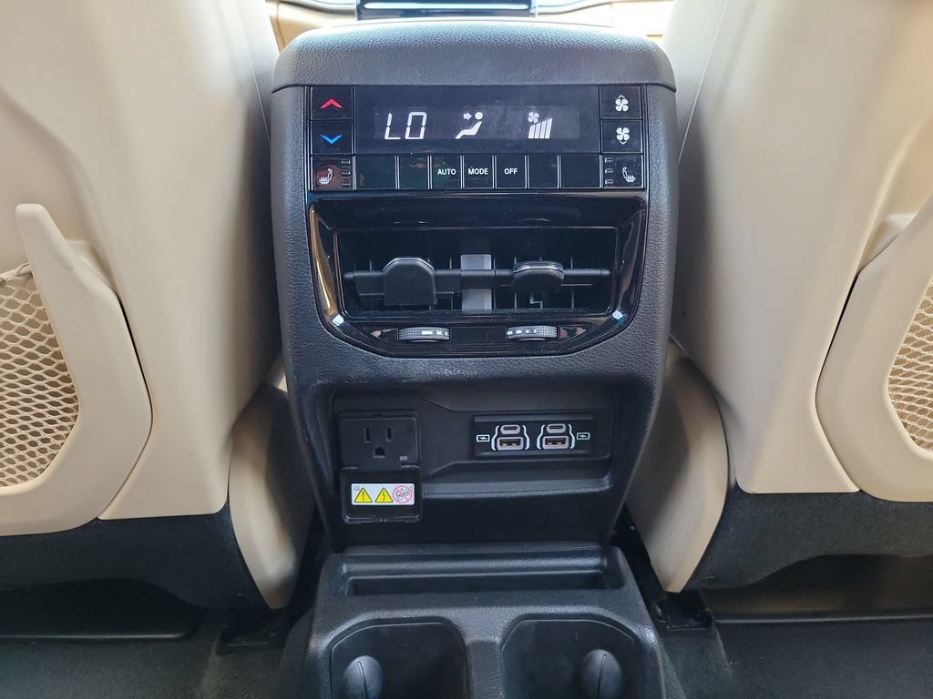 Used 2023 Jeep Grand Cherokee L Limited w/ Luxury Tech Group II RWD image 13