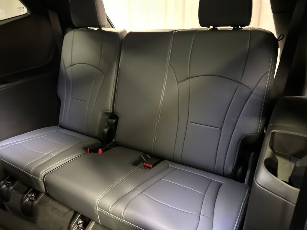Used 2023 Buick Enclave Essence w/ Experience Buick Package image 24
