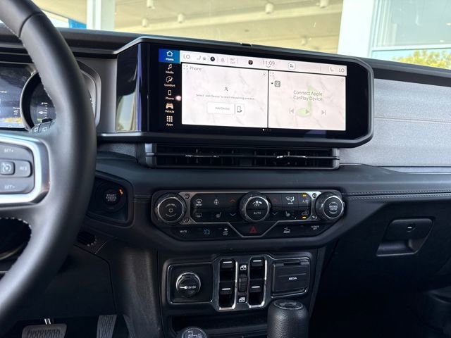 Used 2025 Jeep Wrangler Unlimited Sahara image 17