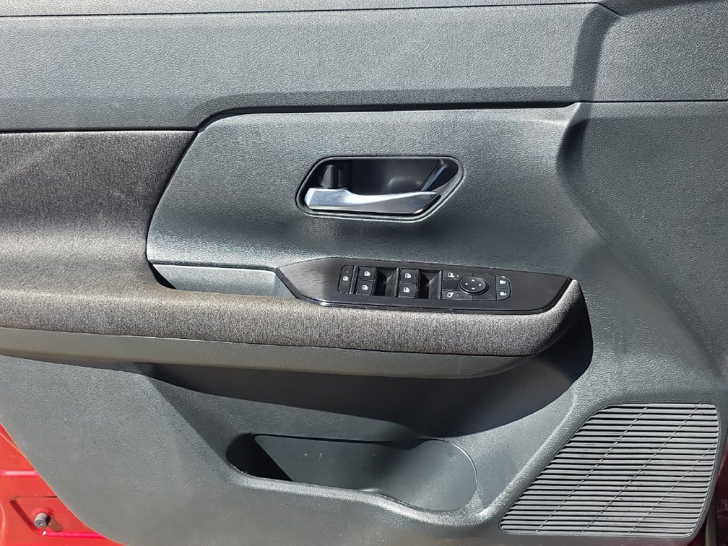 Used 2025 Nissan Kicks SV FWD image 27