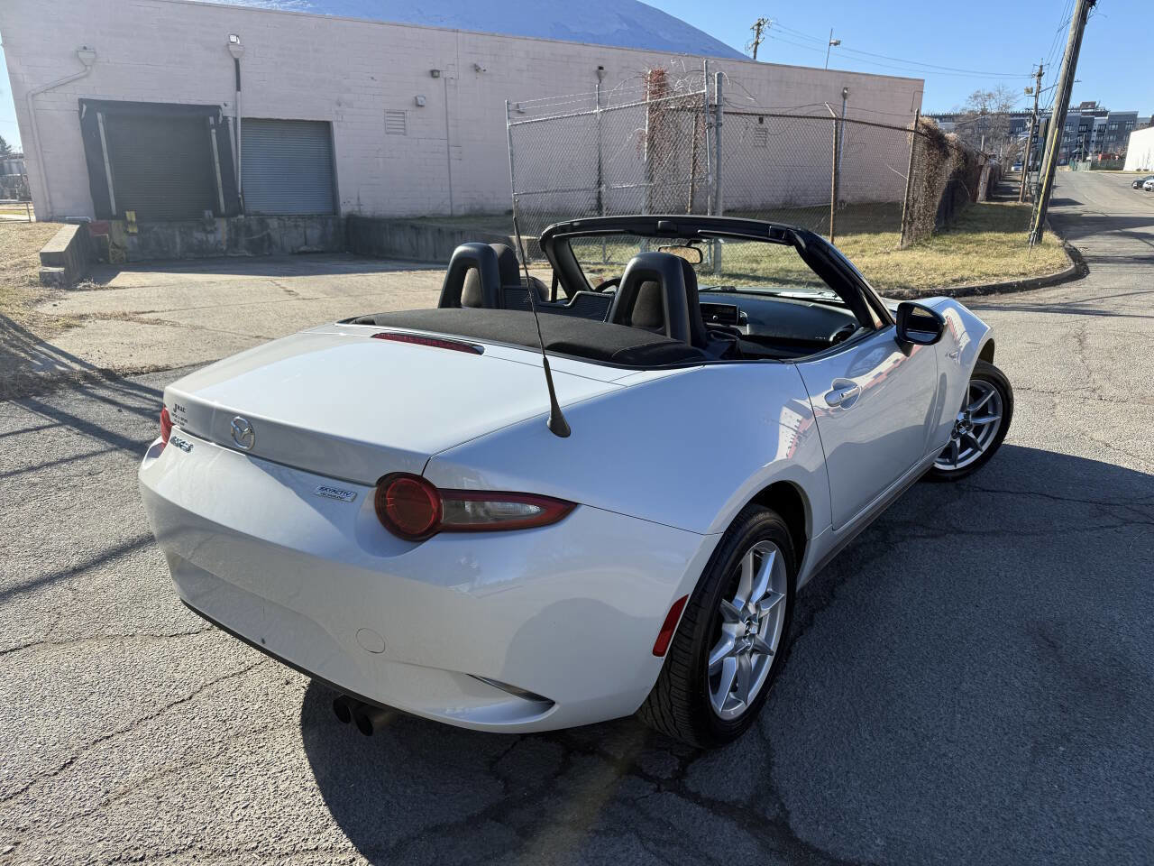 Used 2016 MAZDA MX-5 Miata Sport image 11