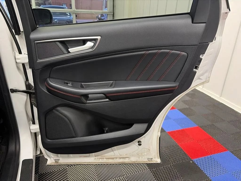Used 2022 Ford Edge ST-Line w/ Cold Weather Package AWD/4WD image 19