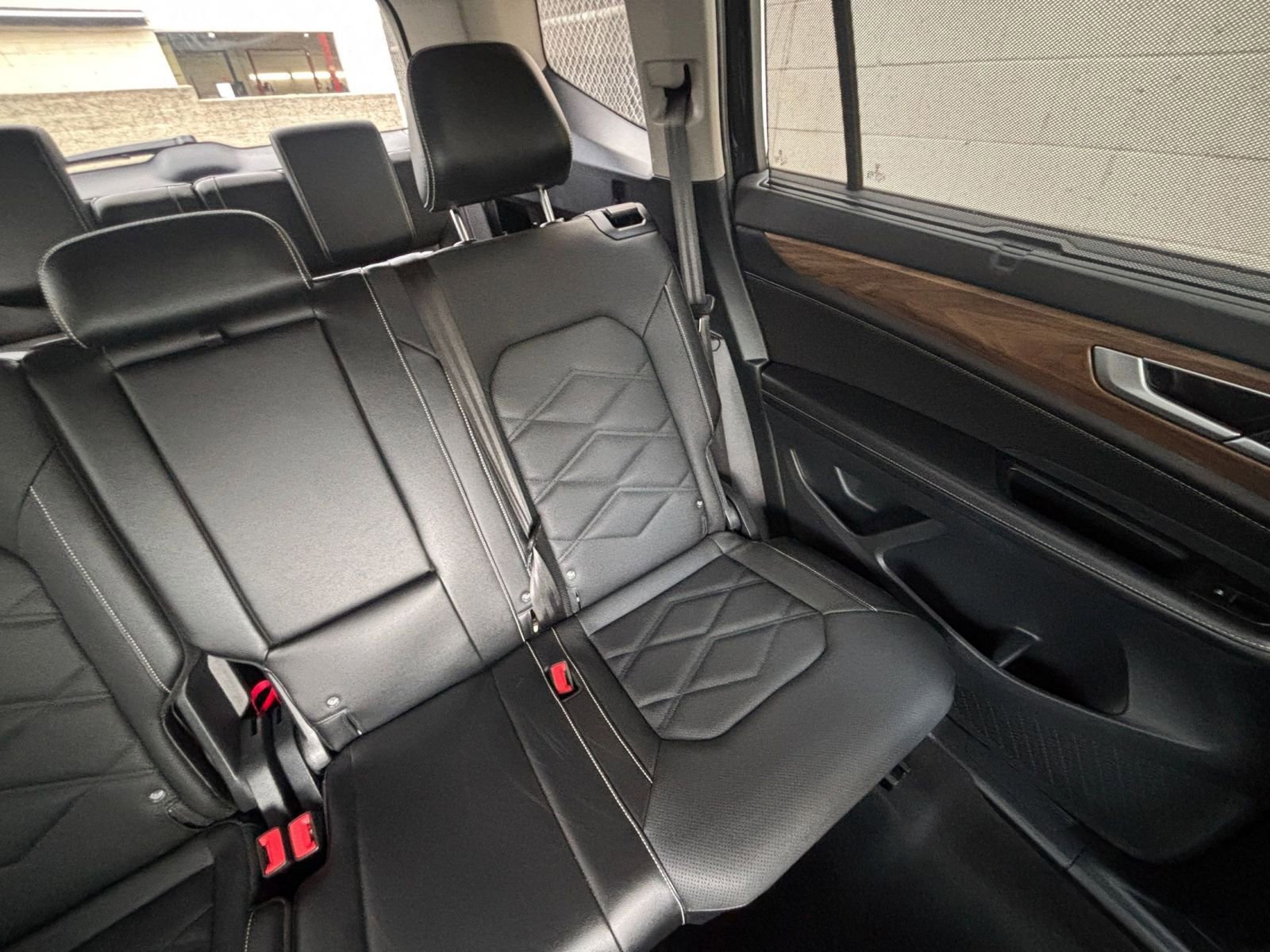 Used 2025 Volkswagen Atlas SE image 38