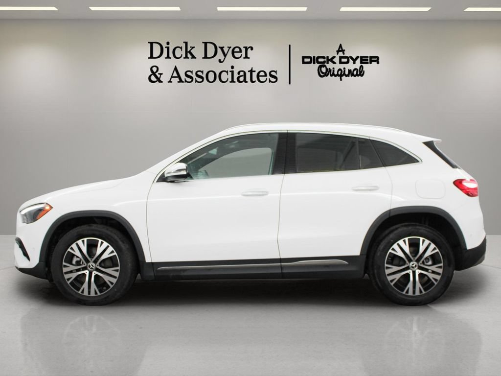 Used 2025 Mercedes-Benz GLA 250 4MATIC image 15