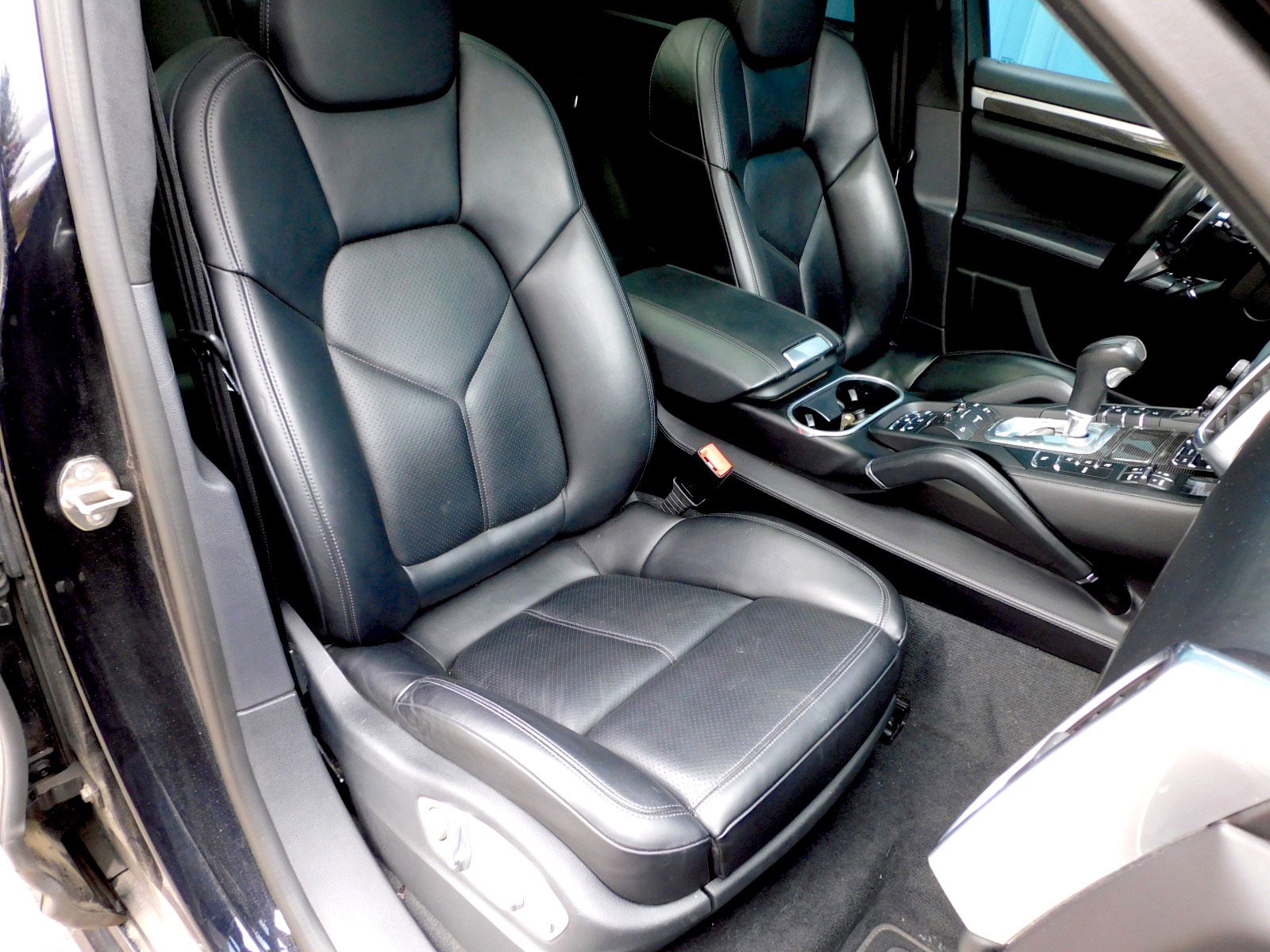 Used 2016 Porsche Cayenne GTS image 19