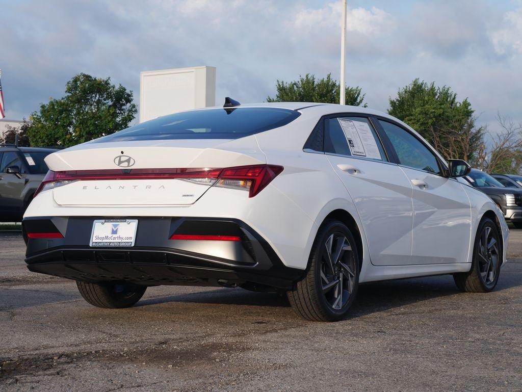 Used 2025 Hyundai Elantra Limited FWD image 18