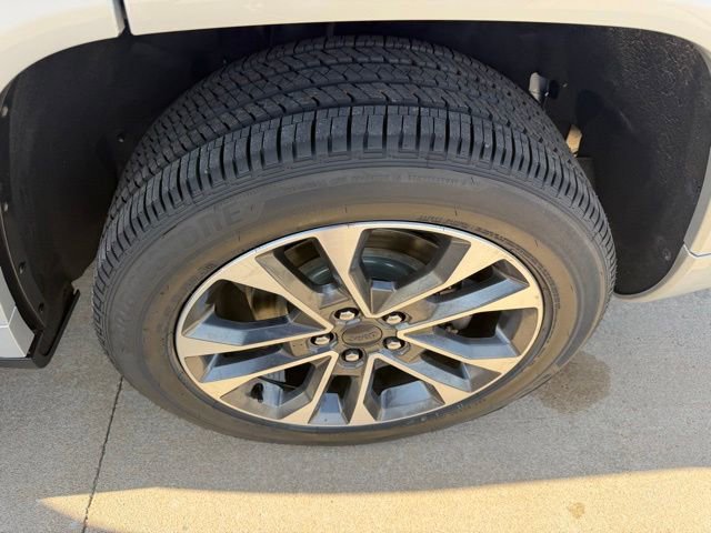 Used 2021 Jeep Grand Cherokee L Overland w/ Luxury Tech Group IV AWD/4WD image 33