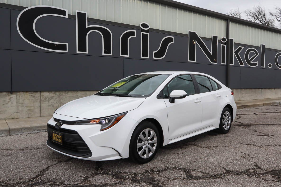Used 2024 Toyota Corolla LE FWD image 1