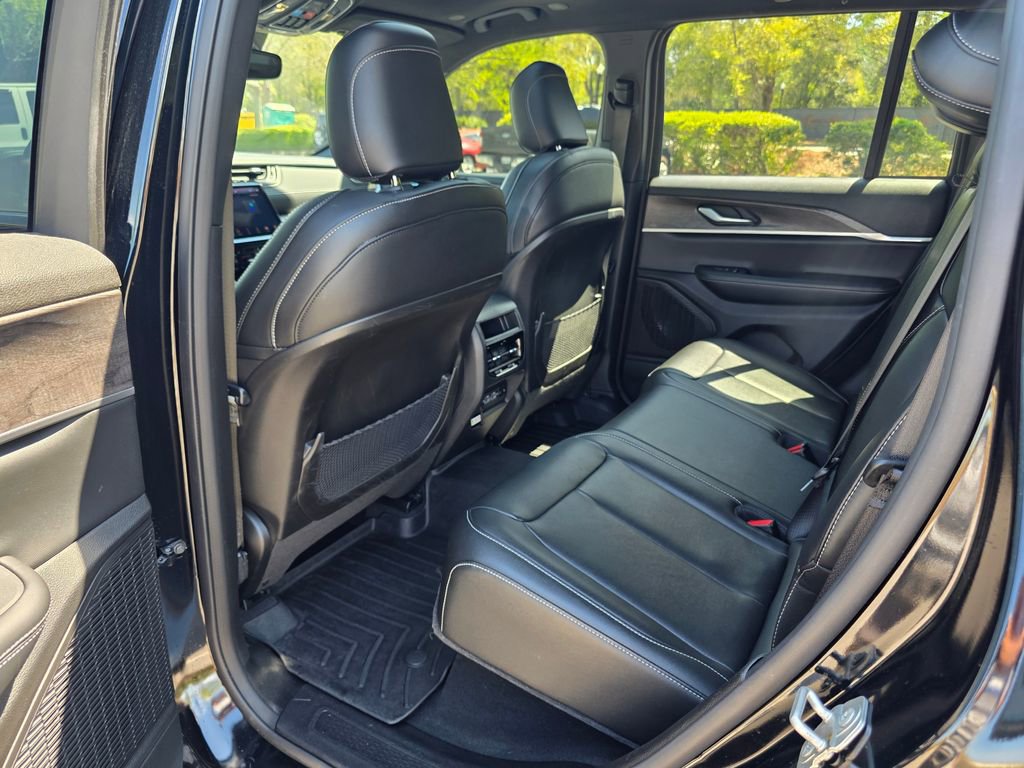 Used 2024 Jeep Grand Cherokee Limited w/ Black Appearance Package AWD/4WD image 27
