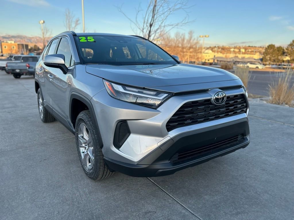 Used 2025 Toyota RAV4 XLE image 31
