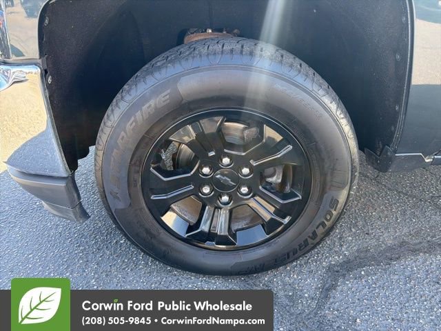 Used 2018 Chevrolet Silverado 1500 LT w/ All Star Edition AWD/4WD image 9