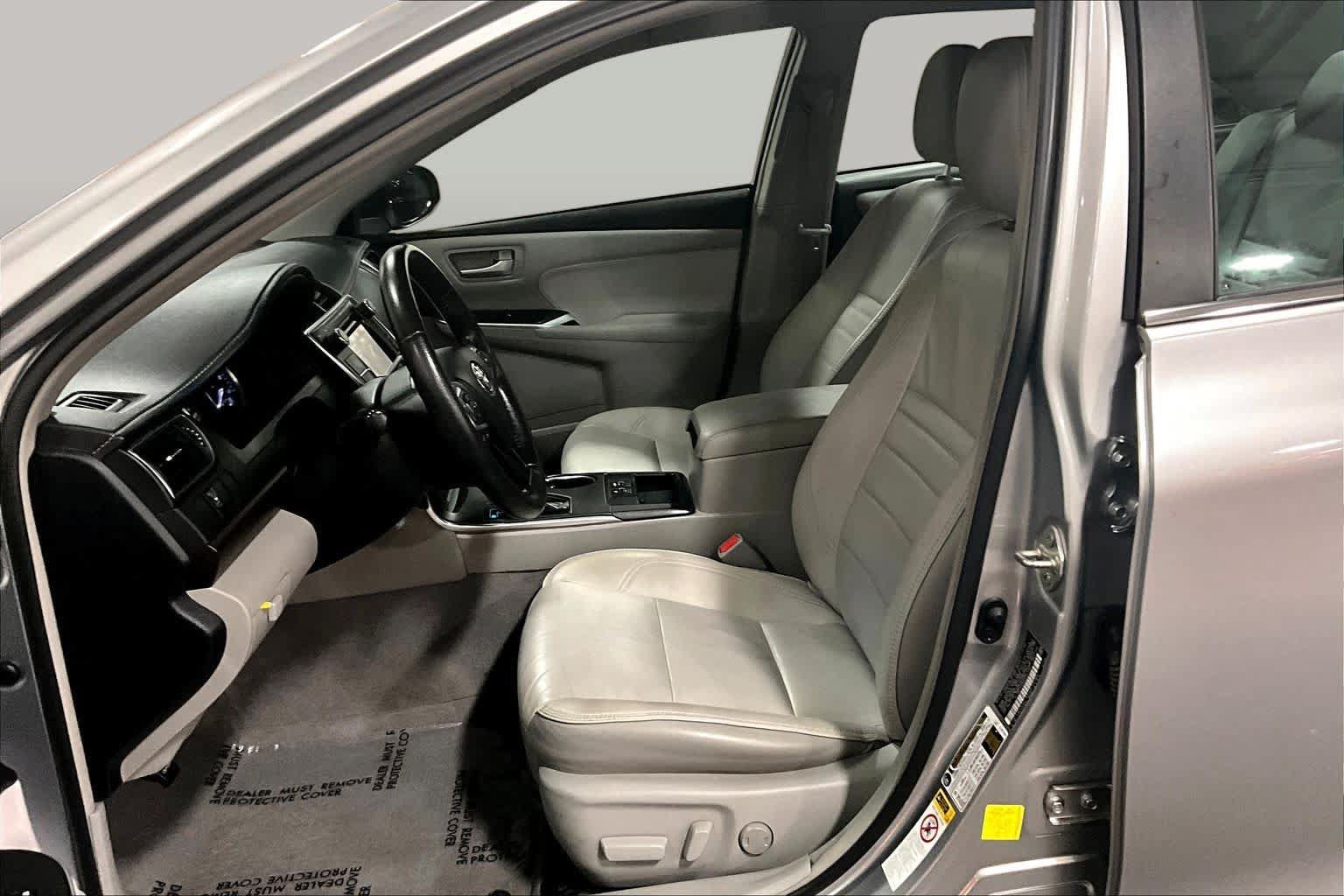 Used 2017 Toyota Camry XLE FWD image 8