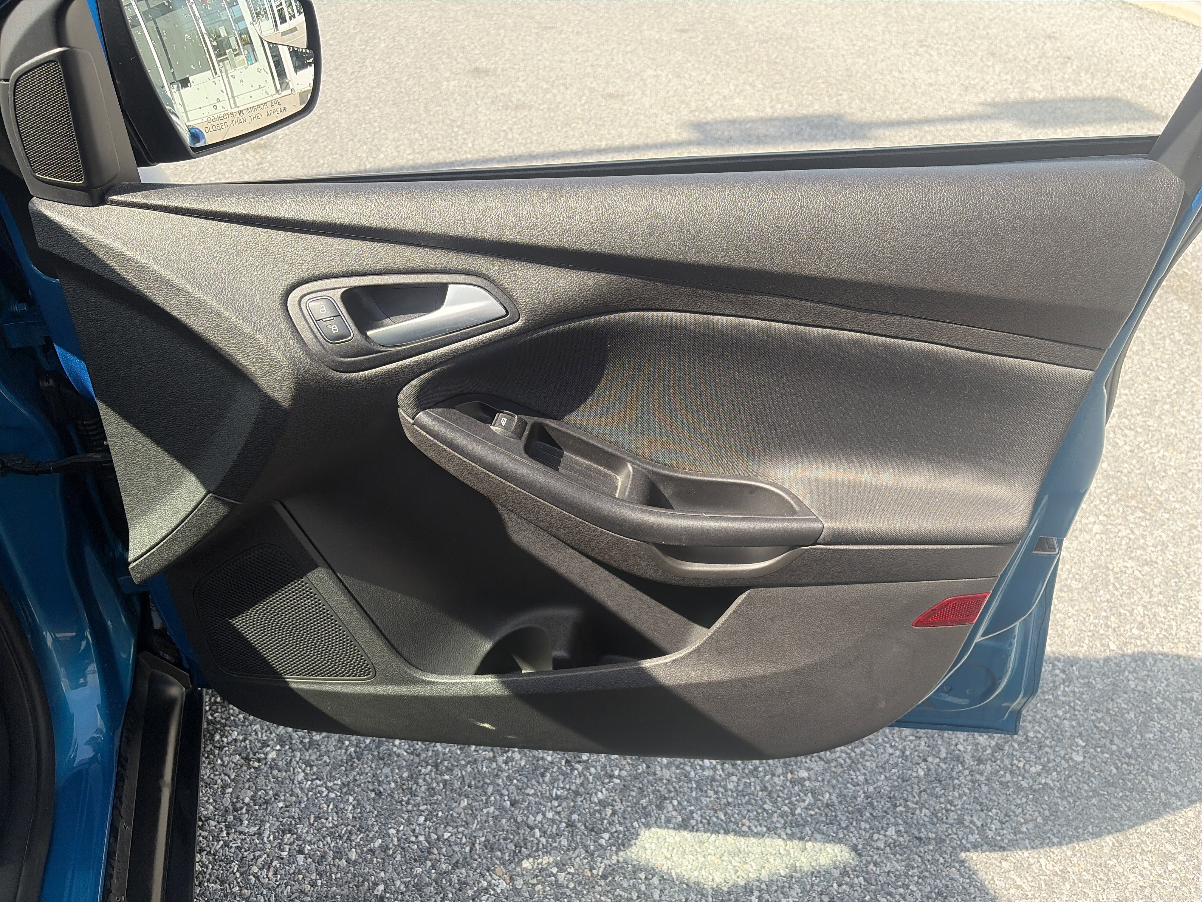 Used 2016 Ford Focus SE w/ SE Cold Weather Package FWD image 24