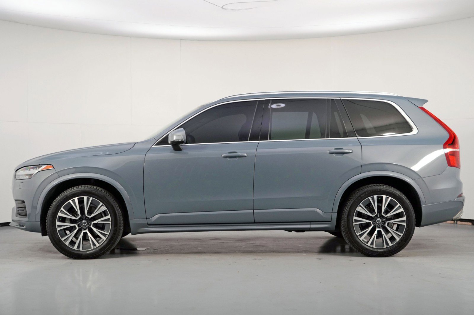 Used 2020 Volvo XC90 T6 Momentum image 8