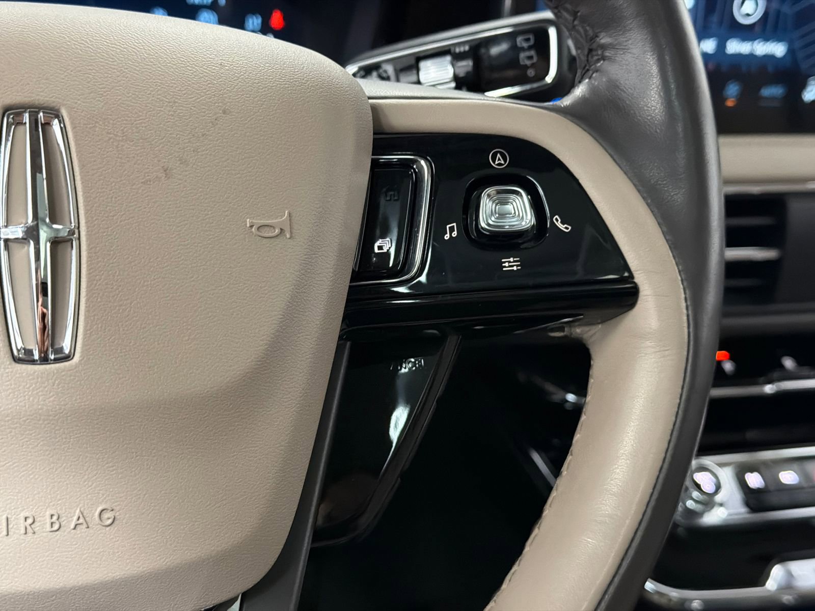 Used 2023 Lincoln Corsair Grand Touring w/ Equipment Group 302A image 23