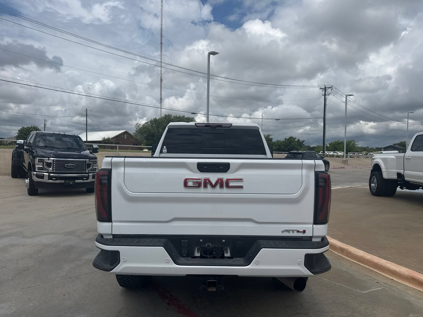 Used 2024 GMC Sierra 2500 AT4 w/ AT4 Premium Plus Package AWD/4WD image 6