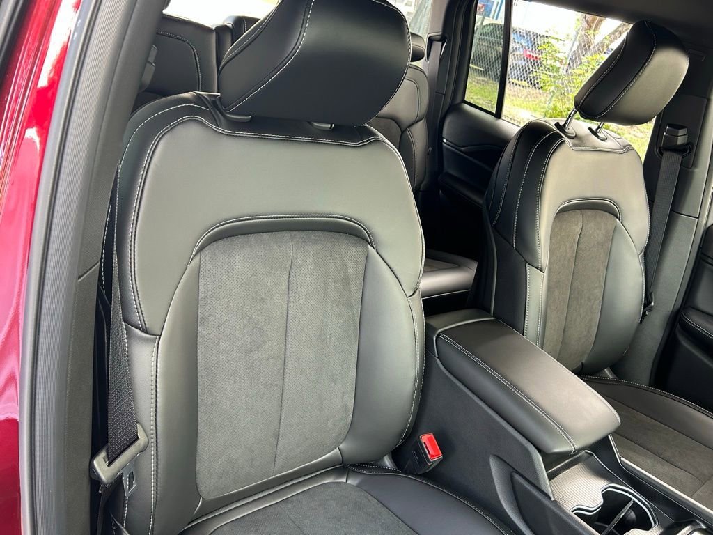 New 2025 Jeep Grand Cherokee Altitude image 32