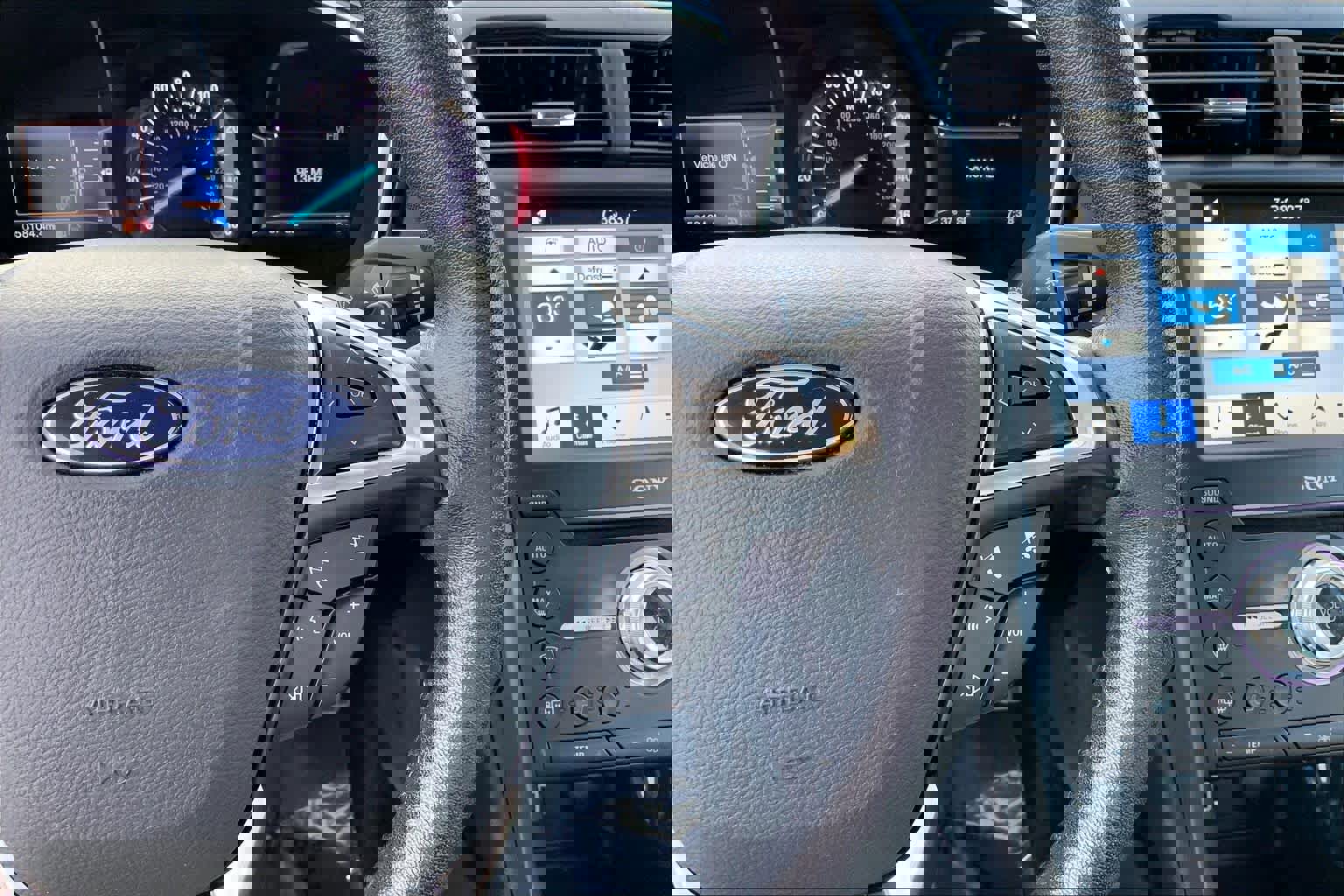 Used 2018 Ford Fusion Titanium image 24