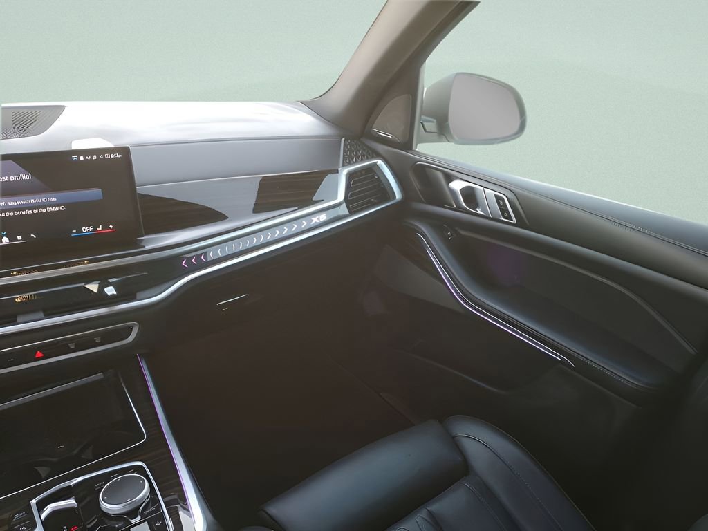 Used 2025 BMW X5 xDrive50e image 12