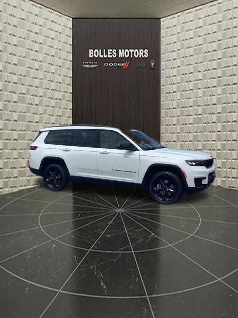 Certified 2023 Jeep Grand Cherokee L Altitude AWD/4WD image 3