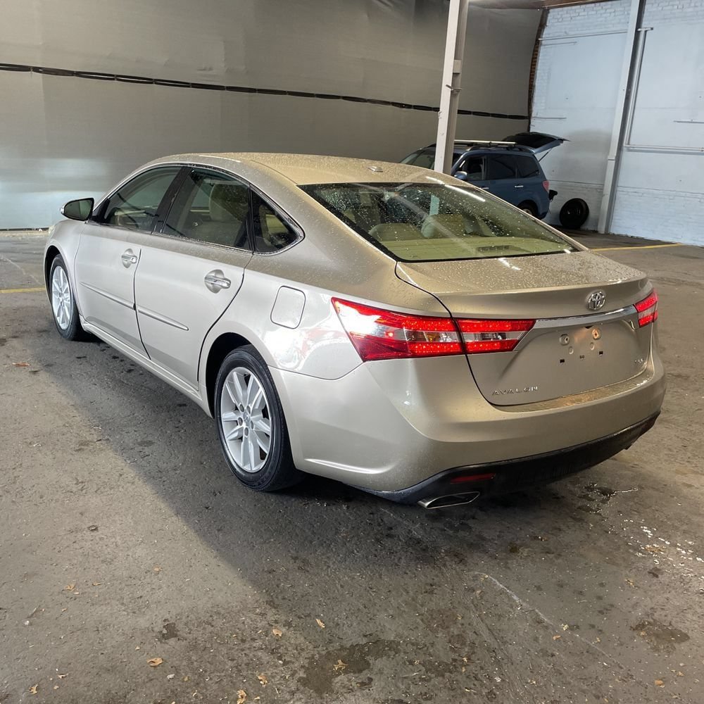Used 2015 Toyota Avalon XLE Premium FWD image 4