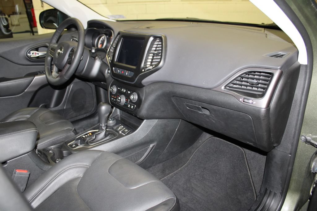 Certified 2021 Jeep Cherokee Latitude Lux w/ Sun & Sound Group AWD/4WD image 30