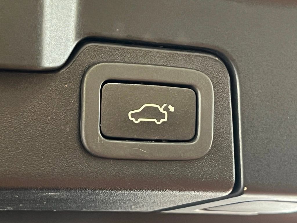 Used 2015 Land Rover Range Rover Evoque Dynamic image 34