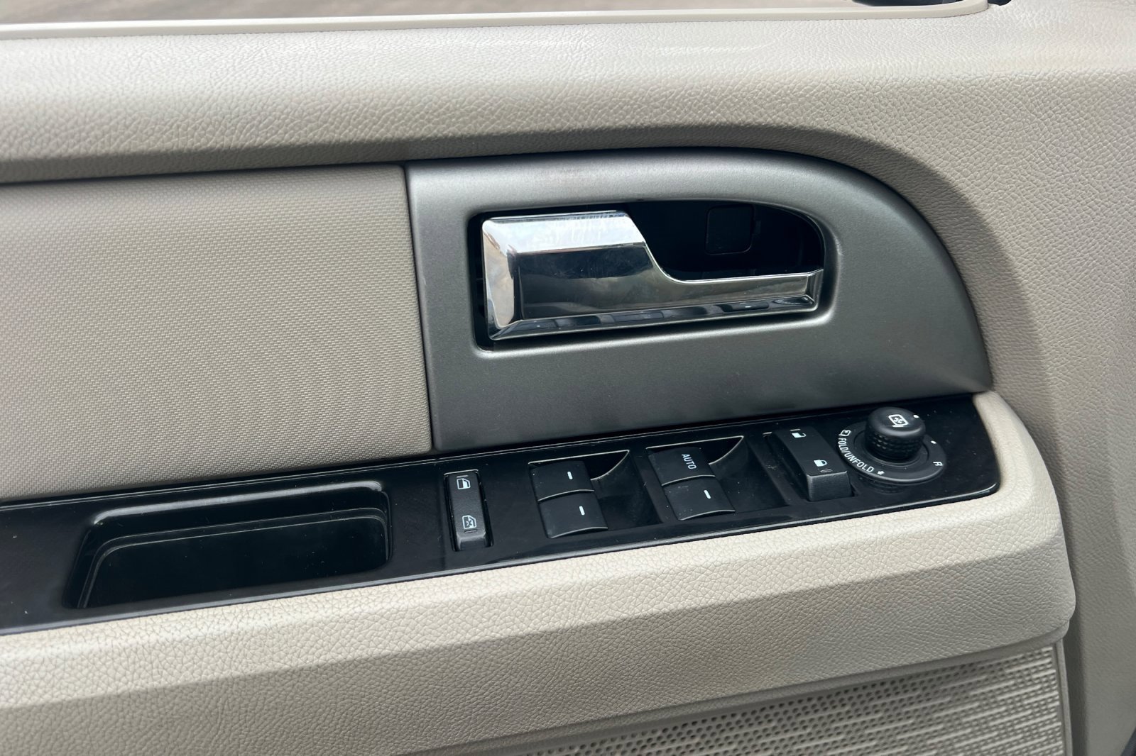 Used 2013 Ford Expedition EL Limited image 8