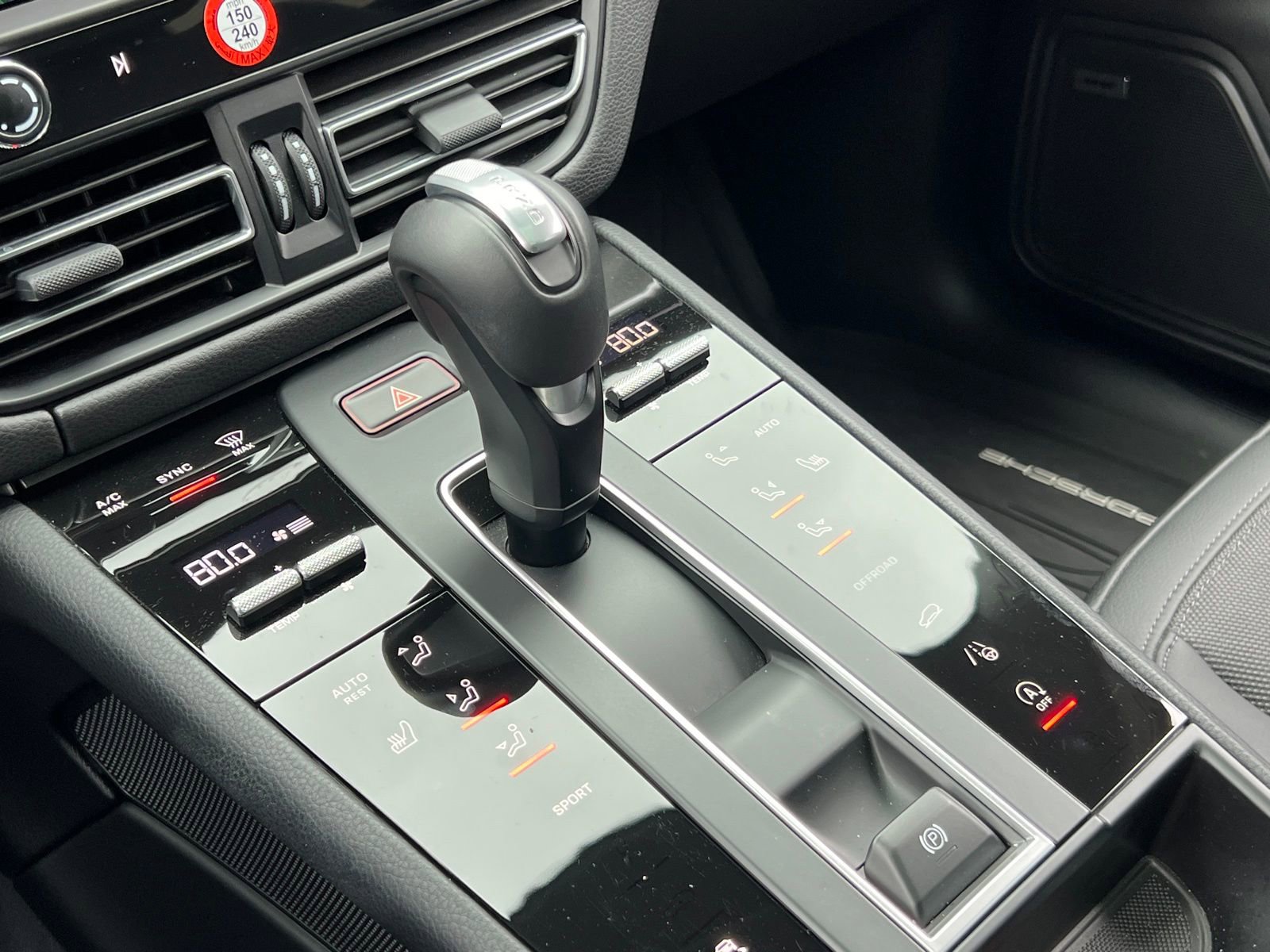 Certified 2025 Porsche Macan image 29