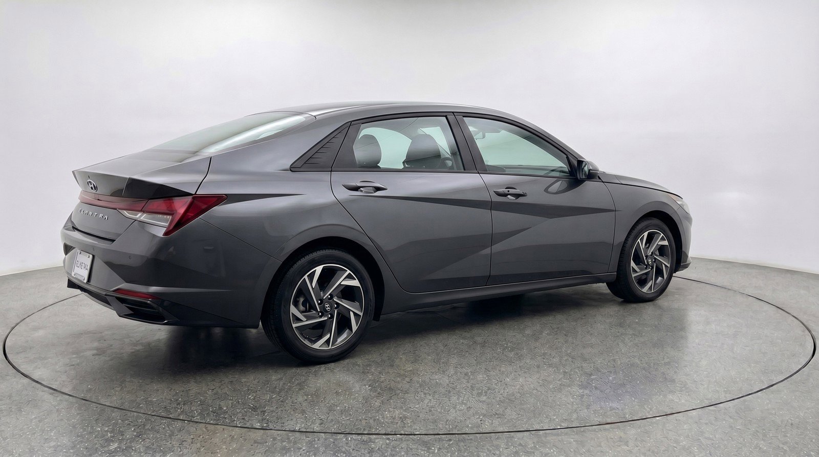Used 2025 Hyundai Elantra SEL FWD image 9