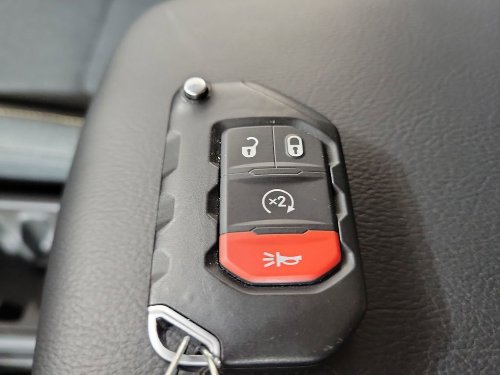 Used 2025 Jeep Wrangler Unlimited Sahara image 26