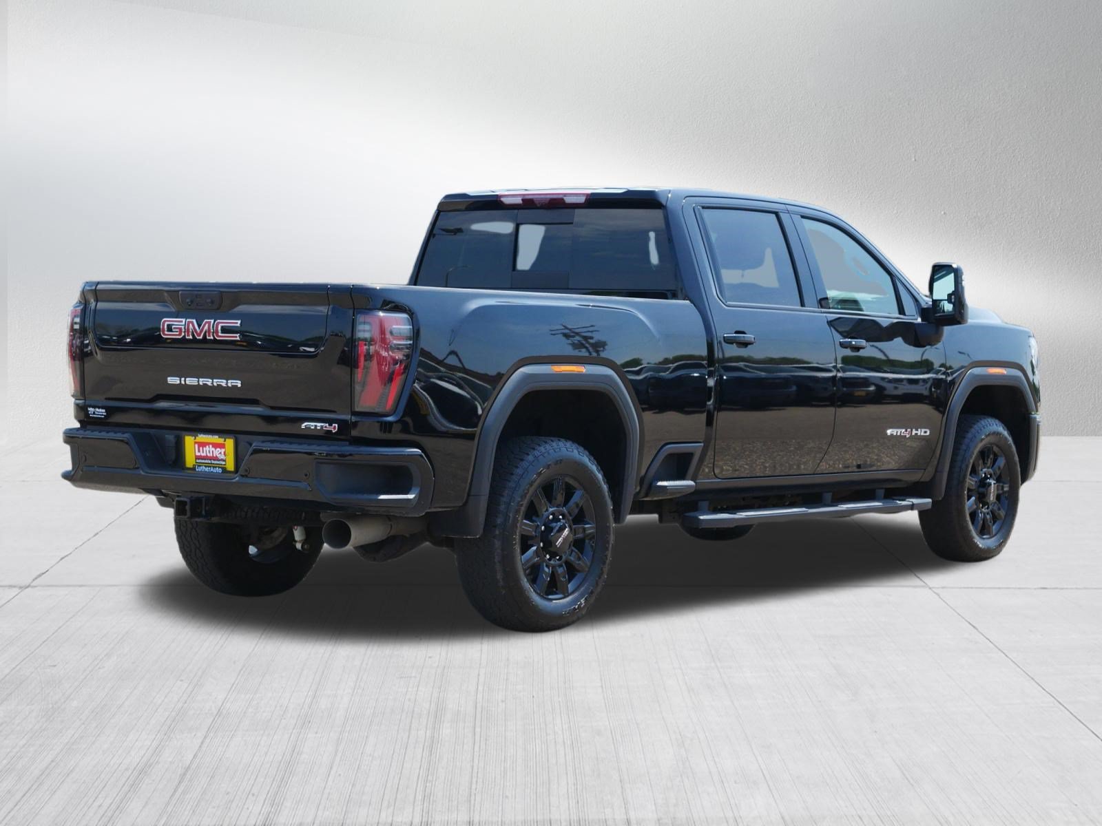Used 2024 GMC Sierra 2500 AT4 w/ Technology Package AWD/4WD image 7