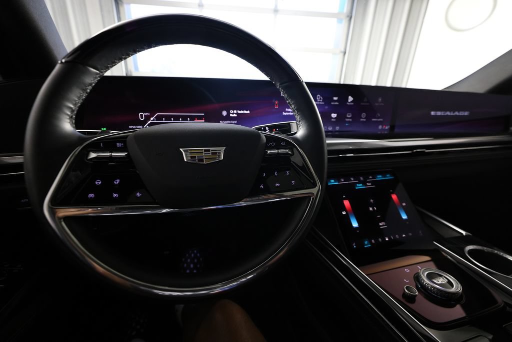 Used 2025 Cadillac Escalade ESV Sport w/ LPO, ONYX Package AWD/4WD image 20
