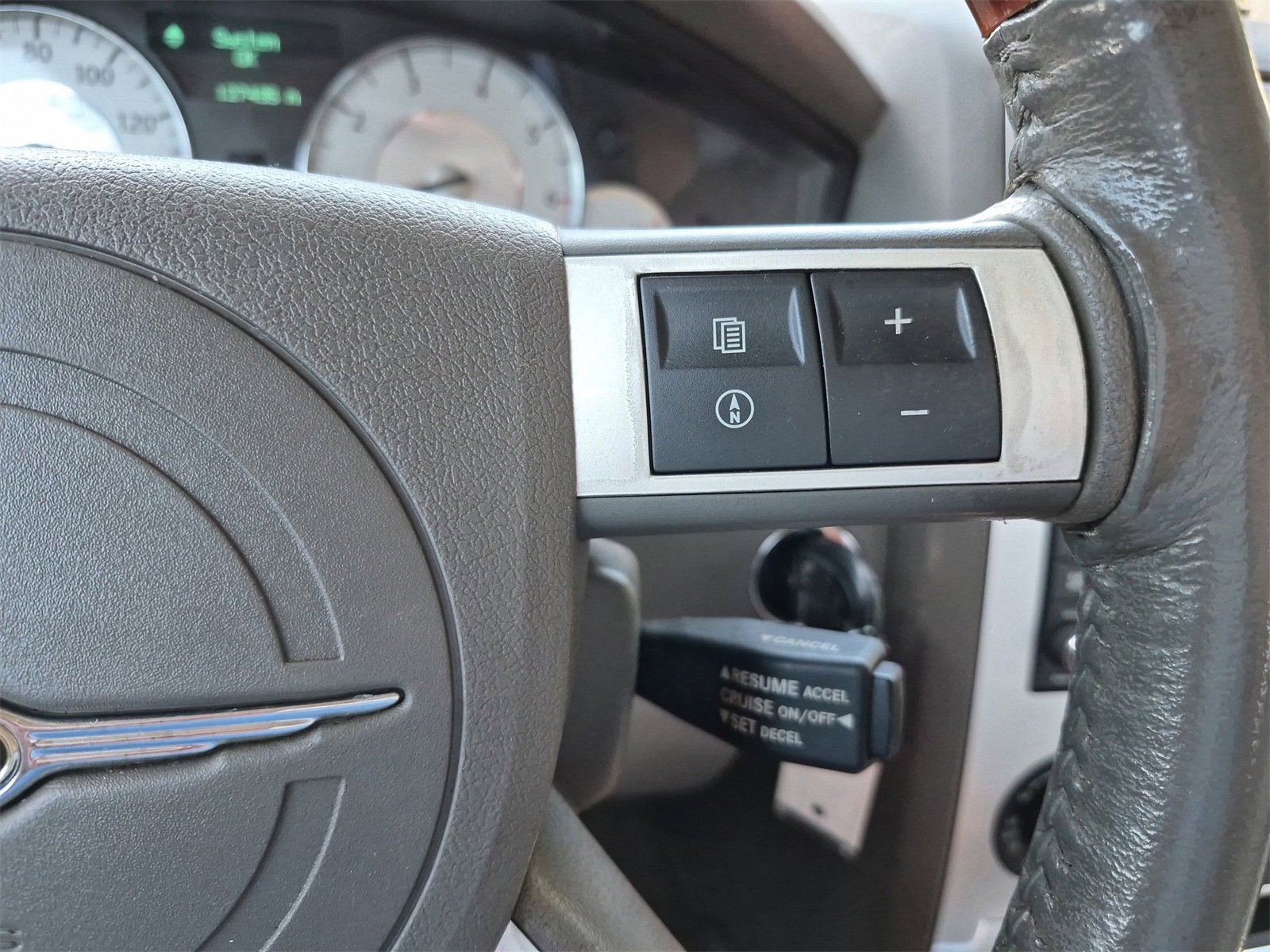 Used 2008 Chrysler 300 C w/ Navigation & Sound Group II image 22