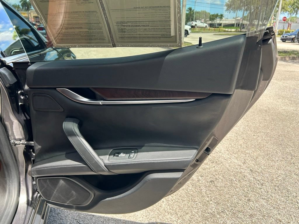 Used 2014 Maserati Ghibli RWD image 32